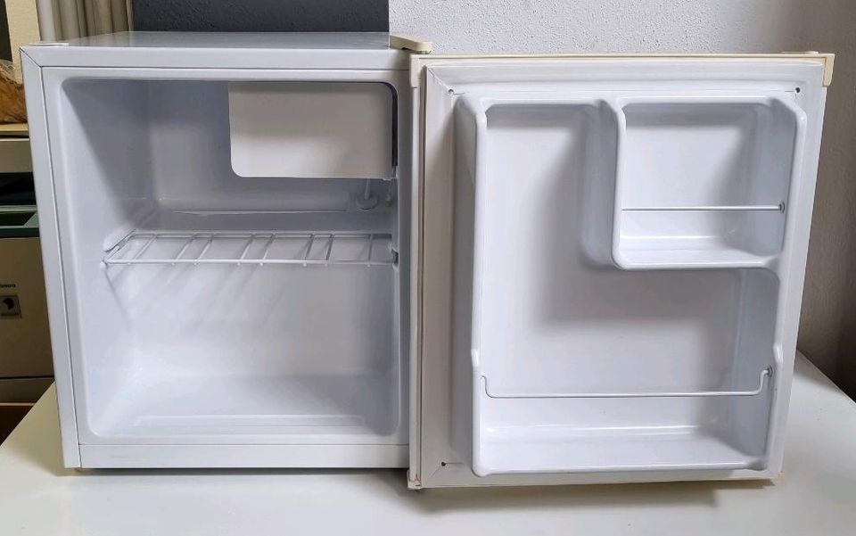 A++ Kühlschrank mit kl. Gefrierfach von CoolStar FR-053A++ in Wutöschingen