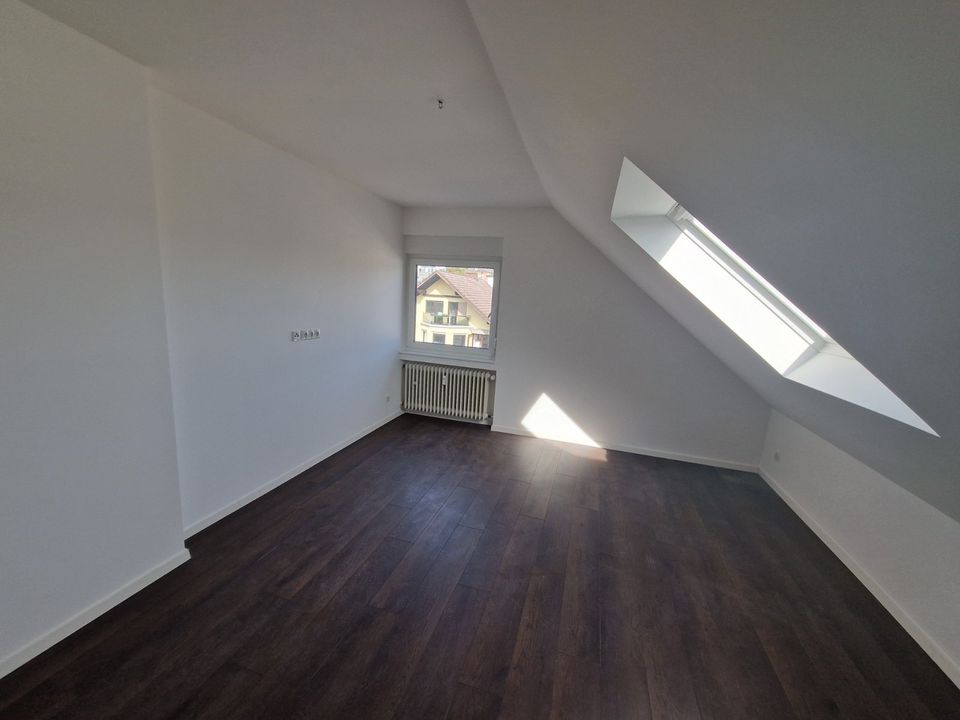 SOFORT VERFÜGBAR: frisch renovierte 5 Zimmer mit Balkon in Großmaischeid