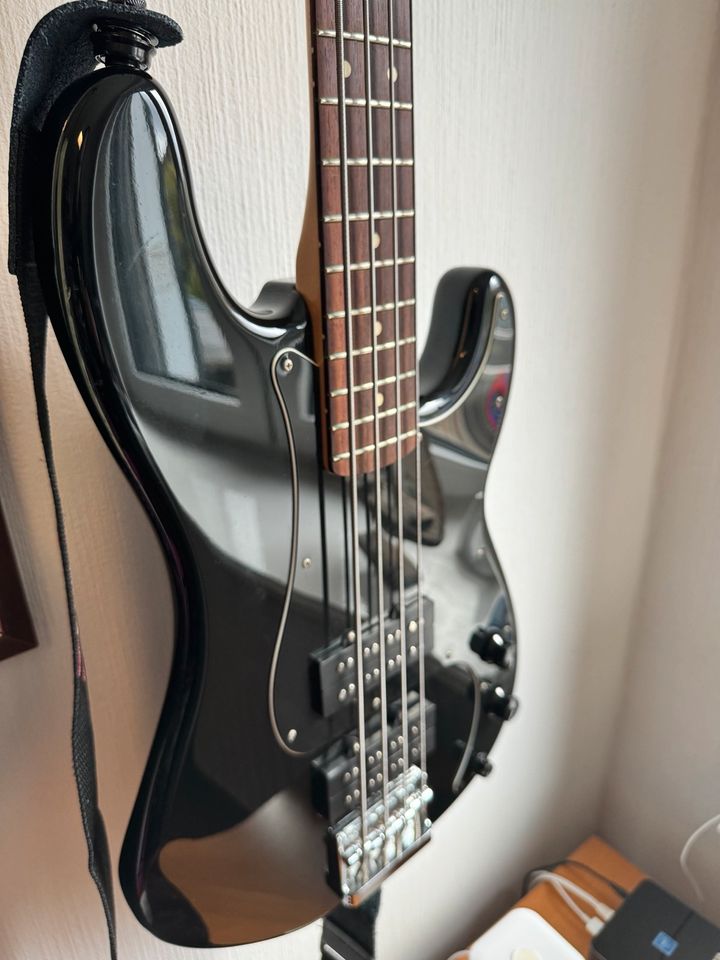 Fender Blacktop Precision Bass in Uetersen
