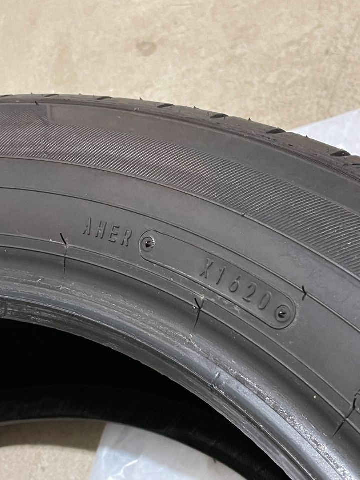 Sommerreifen Dunlop 215/60R17 96H in Hanau