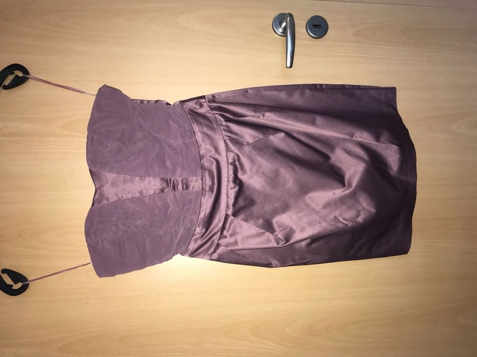 festliches Cocktail-Kleid/ Abendkleid trägerlos (Größe 38 M) in Wipperfürth