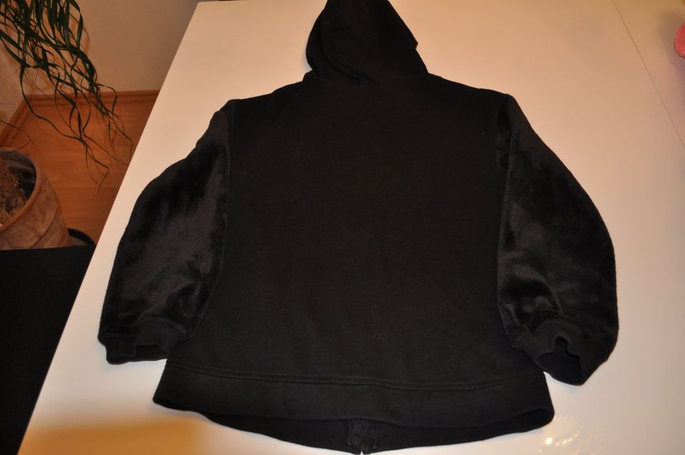 Jacke mit Kaputze Marke H&M Mädchen Größe 134/140 Farbe schwarz in Schweinfurt