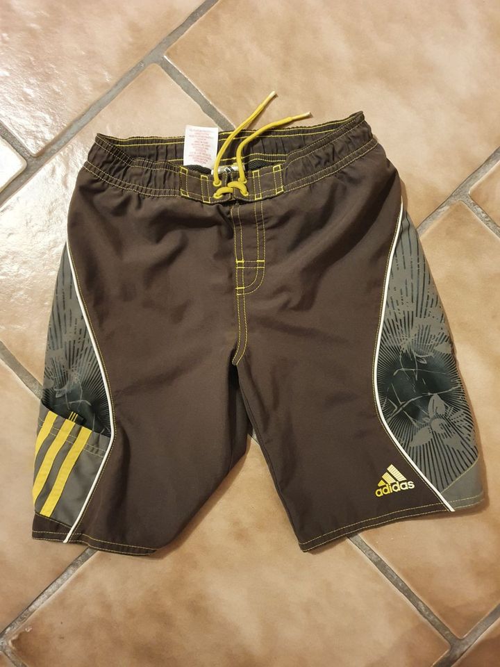 adidas Bade-Short Gr. 128 in Weihenzell