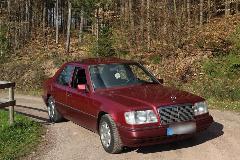 Mercedes Benz W124 220 E in Schleusingen