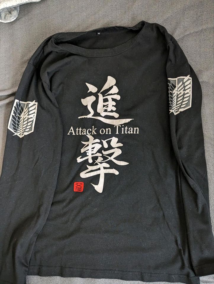 Attack on Titan Shirt in Schwerin