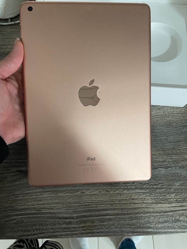 iPad Wi-Fi 32Gb Gold Display defekt in Oschersleben (Bode)