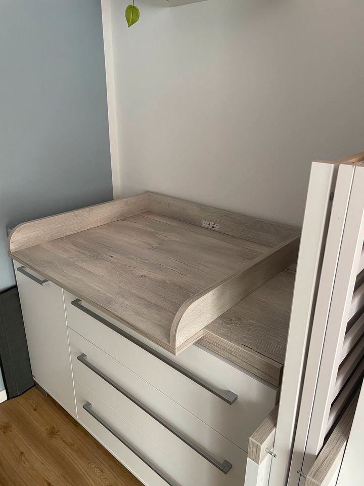 Babyzimmer Kira von Paidi, Schrank, wickelkommode, babybett in Kissing