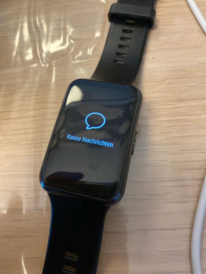 Huawei Watch fit smartwatch in Ilmtal