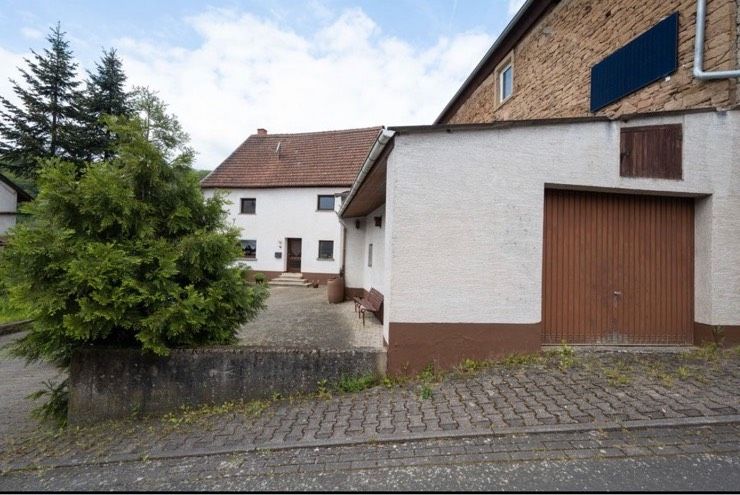Großes Einfamilienhaus mit Garage in Niederalben in Niederalben