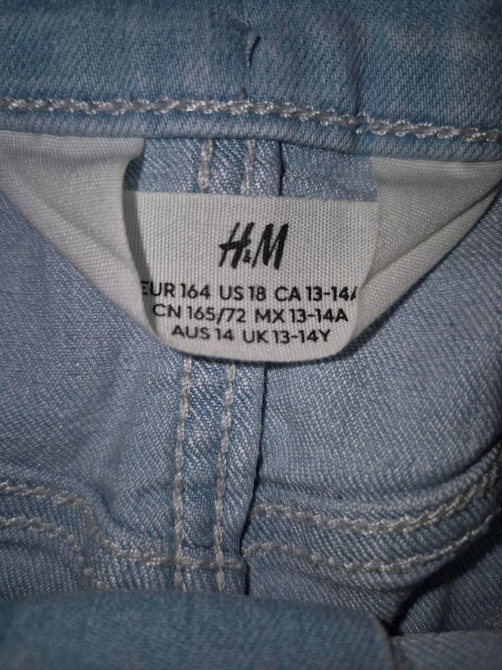 NEUwertig H&M + PROTEST 4 Shorts / Gr.164 in Hückelhoven