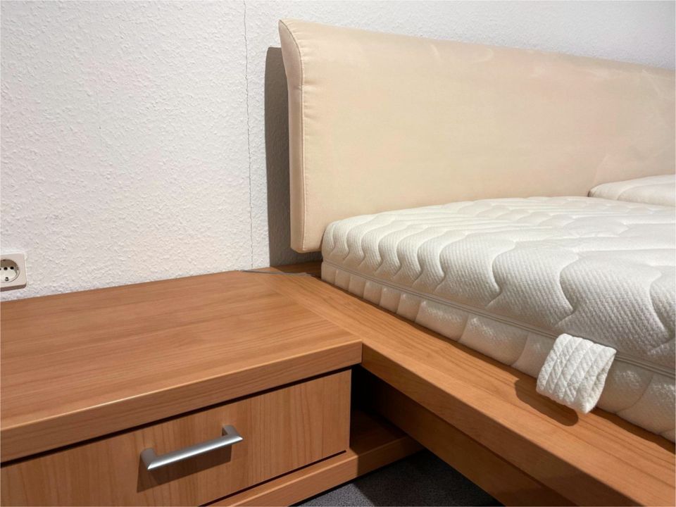 Bett Doppelbett Kirschbaum natur 180x200cm Polsterrückenlehne in Ketsch