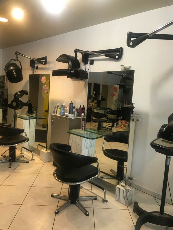 Cararra Friseur Salon-Empfangstheke Trockenhauben-Waschplätze- in Saarbrücken