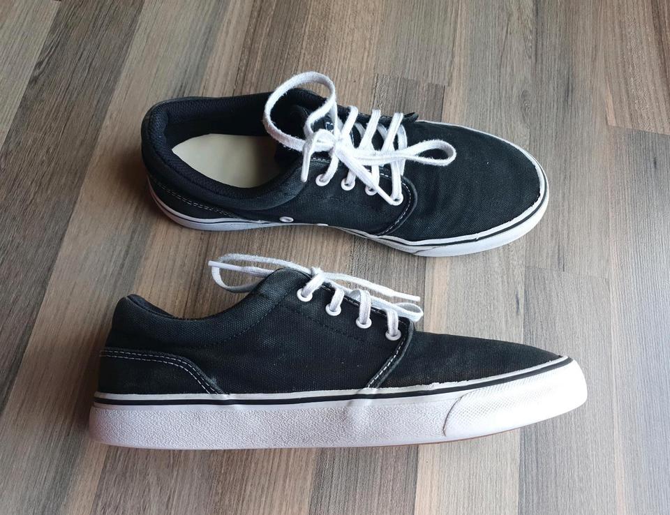 top Gr.  41 42 leichte Sneakers schwarz wie Vans Halbschuhe in Dresden