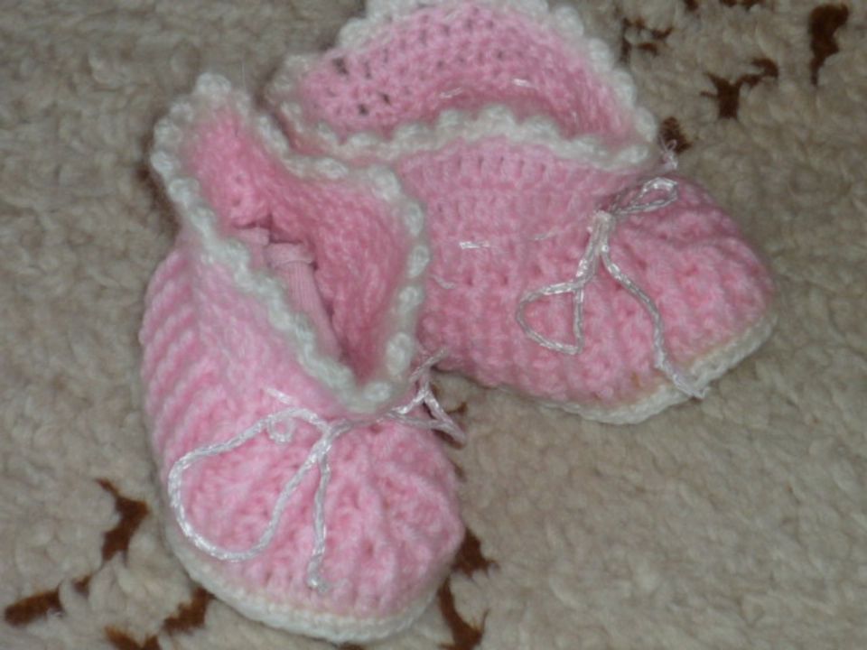 süße rosa Babyschuhe handgehäkelt in Schifferstadt