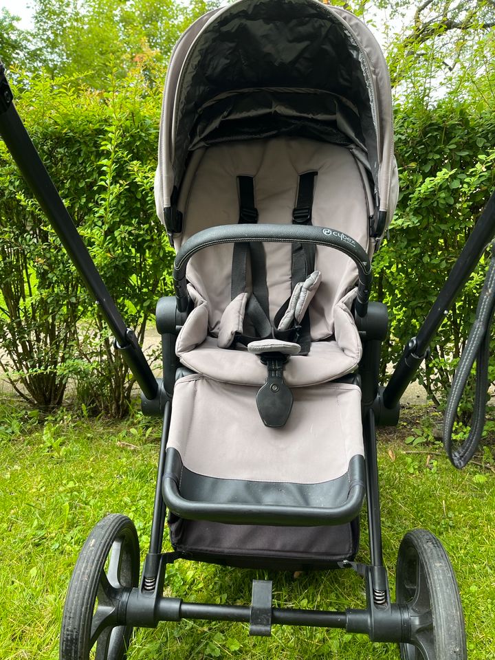 Cybex Priam Platinum in Silber in Flensburg