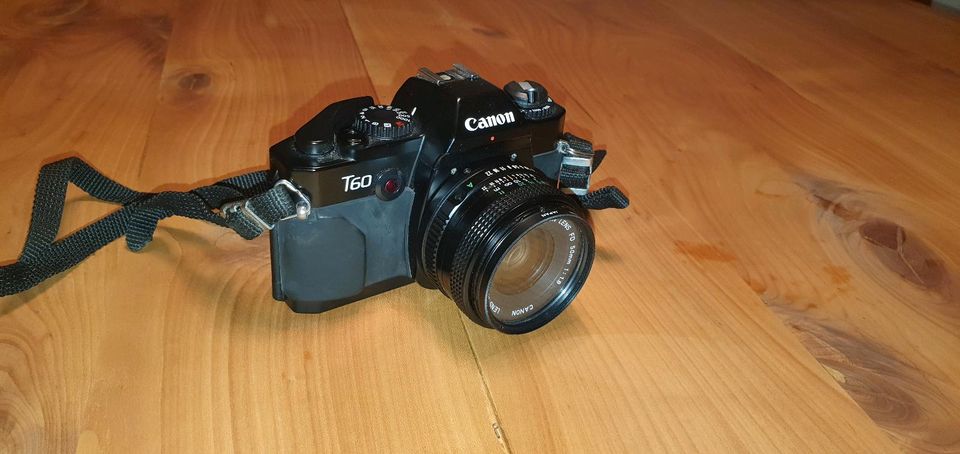 Canon T60 Spiegelreflexkamera u Sigma Zoom 70-210mm UC Ultra Comp in Gerzen
