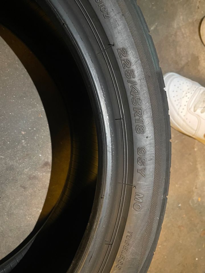 225 45 R18 Bridgestone Potenza 2x ca 6 mm Profil in Visselhövede