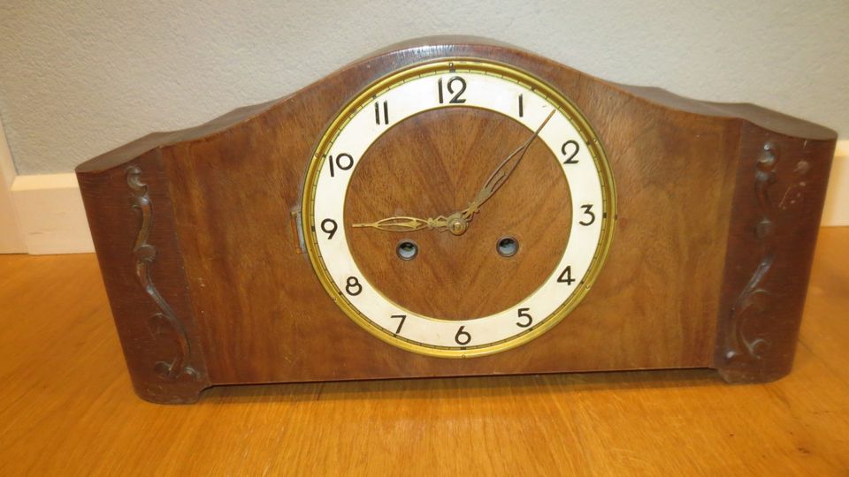 Alte Buffetuhr Uhr Wohnzimmerschrankuhr Holzuhr in Mittelbiberach