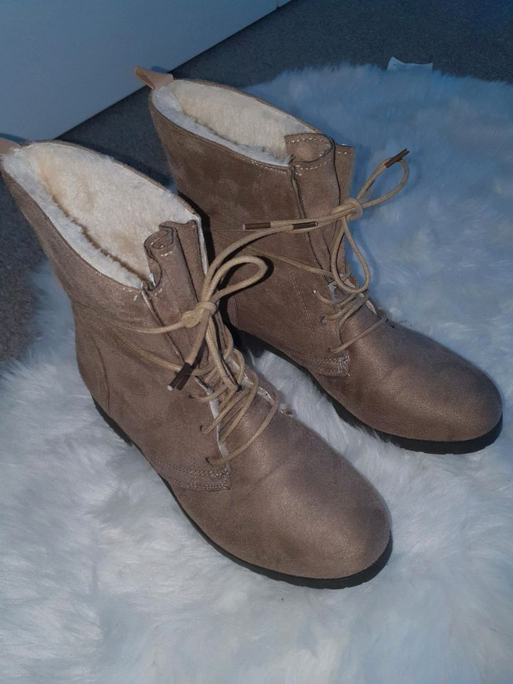 Damen Stiefel Beige Sand Gr. 39 in Berlin