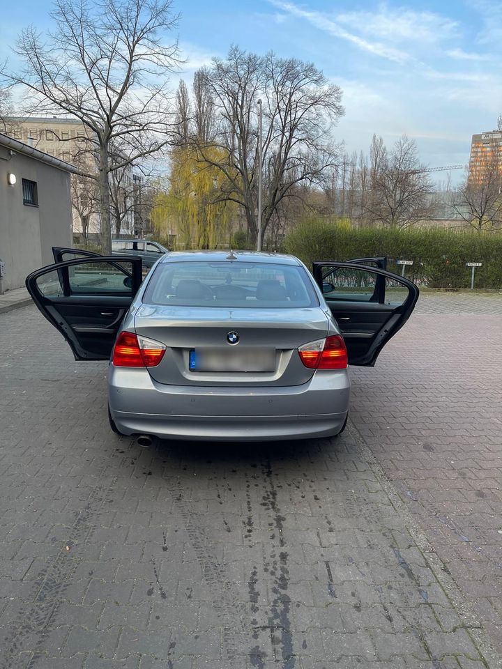 Bmw e90 320i Limousine in Berlin