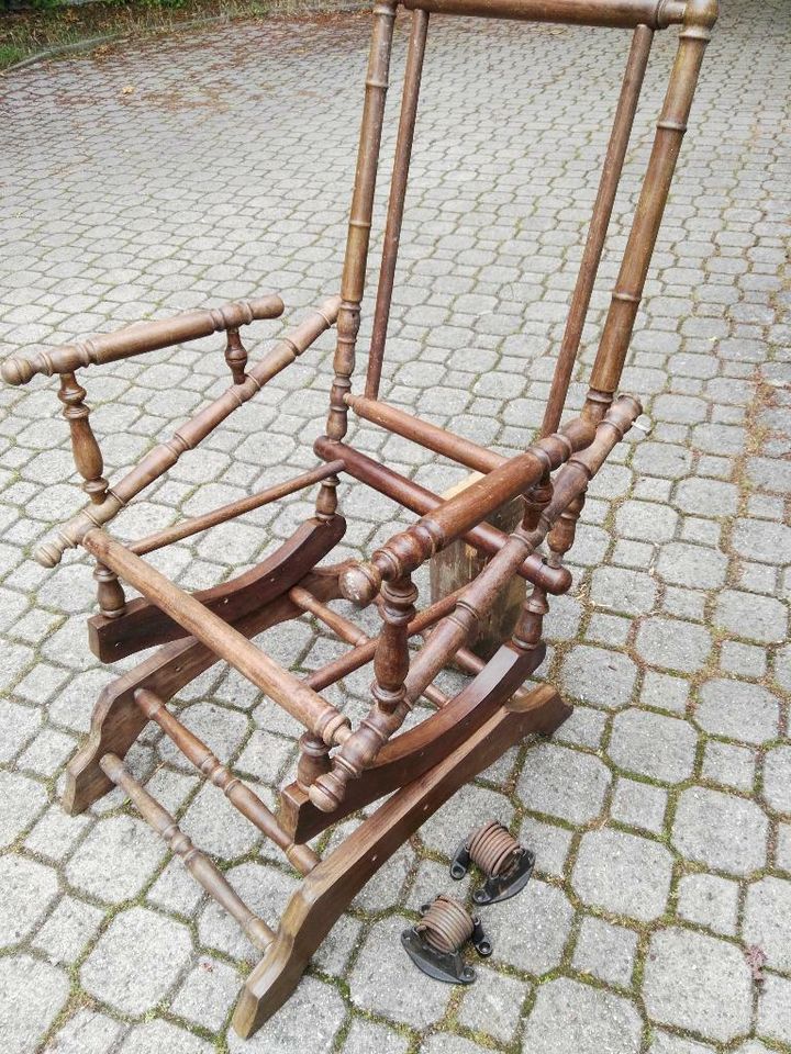 Schaukel-Stuhl ca1890-1900.Das komplette Holz ist restauriert. in Ronnenberg