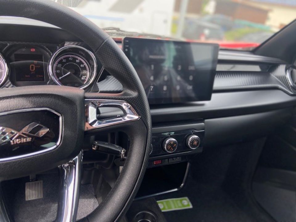 Ligier JS 60 Chic Apple CarPlay in Schwenningen