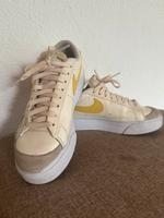 Nike Blazer gelb/beige Plateau Gr. 40,5 Saarland - Nohfelden Vorschau