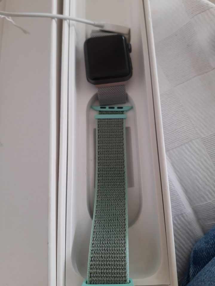 Apple Watch 3,42mm, akku %100 Nice in Essen