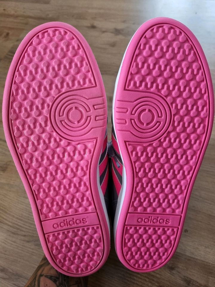 Damenschuhe Adidas Neo grau/pink in Schwarzenfeld