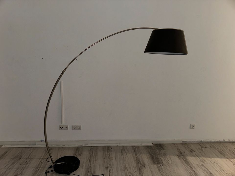 Moderne Stehlampe – Elegantes Design in Osnabrück