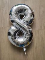 Silberne 8 Acht Geburtstagsballon zu verschenken Hessen - Neu-Isenburg Vorschau