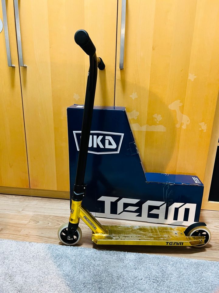 NKD Team Stunt Scooter - goldschwarz - in Leipzig