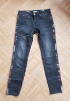 Neuwertige schwarze Jeans der Marke ZHRILL, W 29 Düsseldorf - Stadtmitte Vorschau