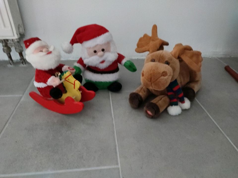 Weihnachtsmann Plüsch Figur Rentier Elch Schaukelpferd Deko Stoff in Zeuthen