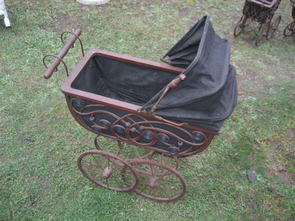 Puppenwagen Vintage Antik Kinderwagen Sammler Dachbodenfund in Birkenheide