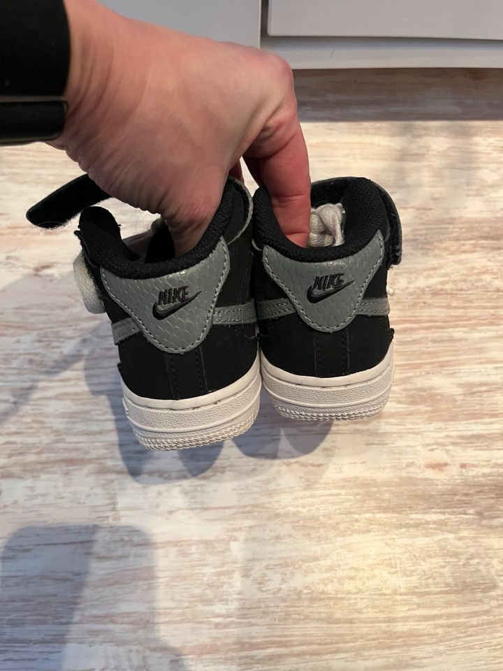 Nike Force 1 Sneaker Kinder Größe 23,5 in Oberhausen
