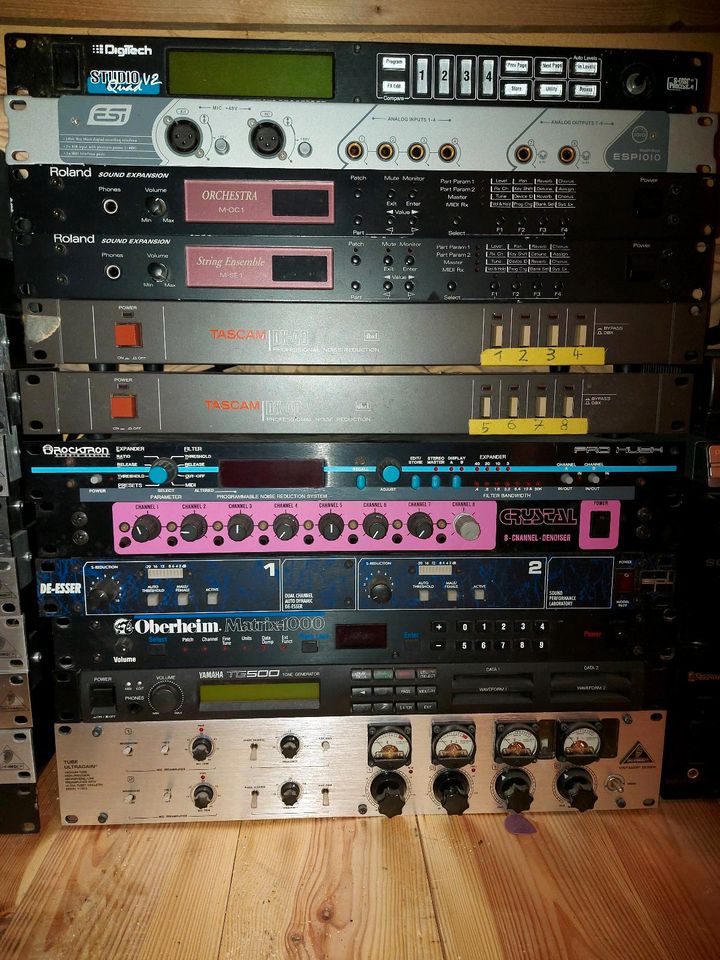 Musikstudio Equipment - 19 Zoll, siehe Liste in Mömbris