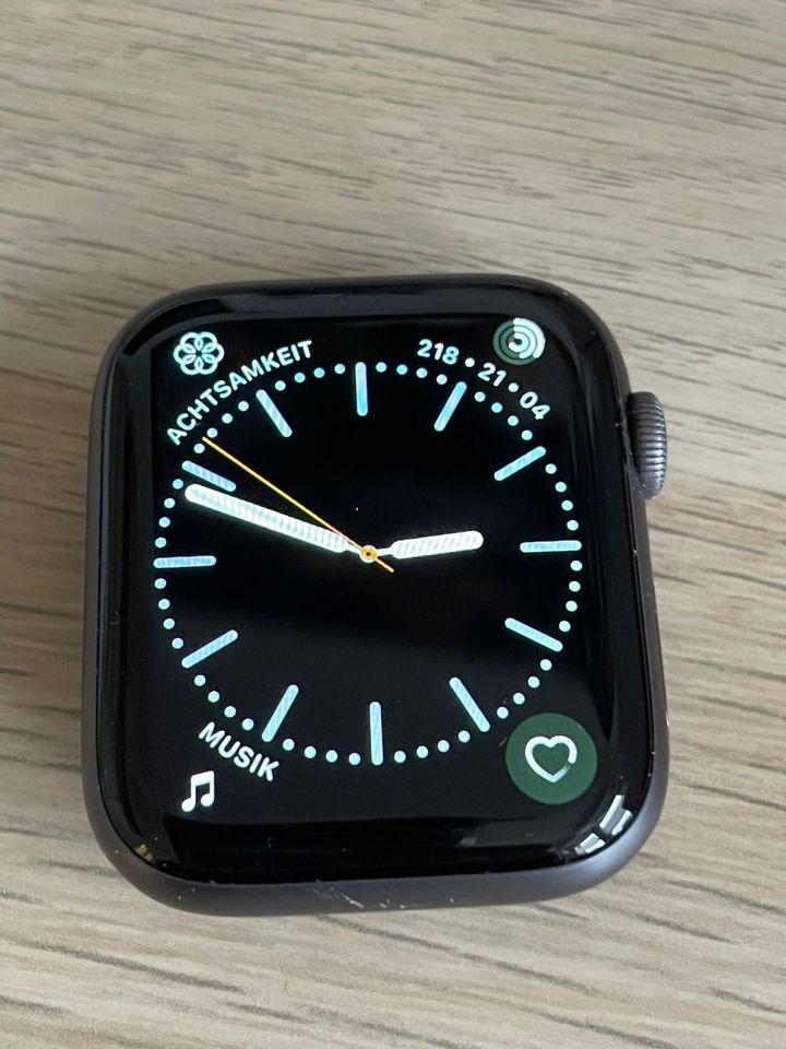 Apple Watch Series 4 Aluminium 44mm in Rochlitz