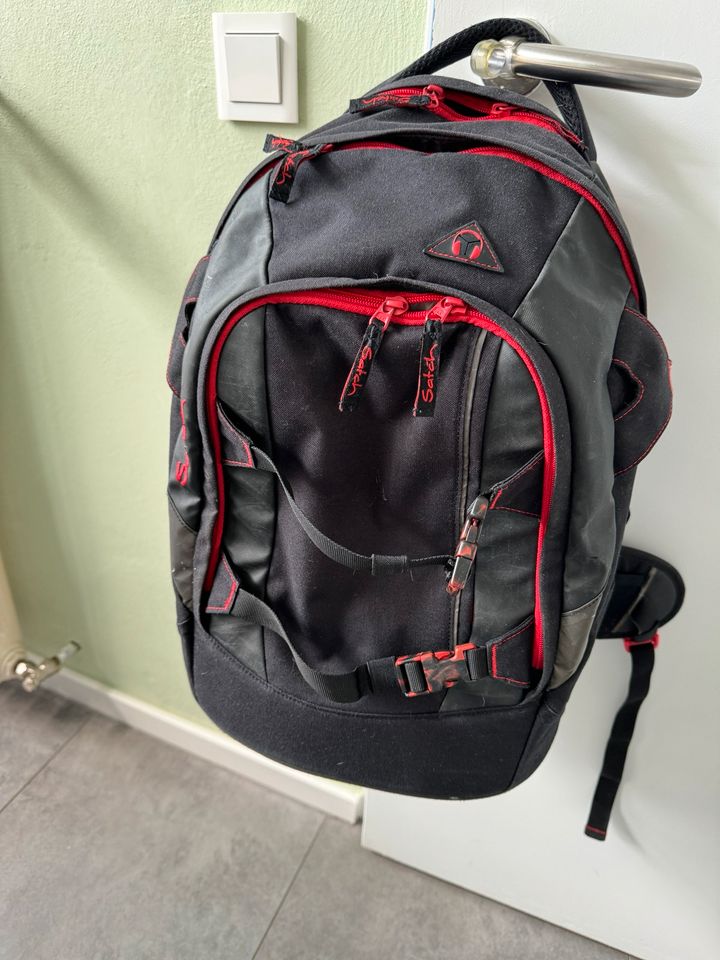 Satch Schulrucksack 30L „Fire Phantom/Schwarz“ in Nümbrecht