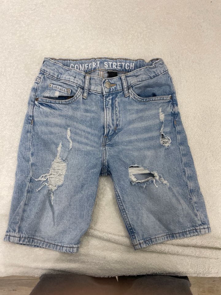 Blaue h&m shorts 164 in Hessisch Oldendorf