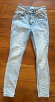 H&M schöne, hellblaue Jeans highwaist Größe 36  kaum getragen Nordrhein-Westfalen - Bocholt Vorschau