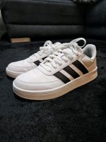 Adidas sneaker damen.. Größe 39 1/3 weiß Sommer Schuhe schwarz Nordrhein-Westfalen - Dinslaken Vorschau