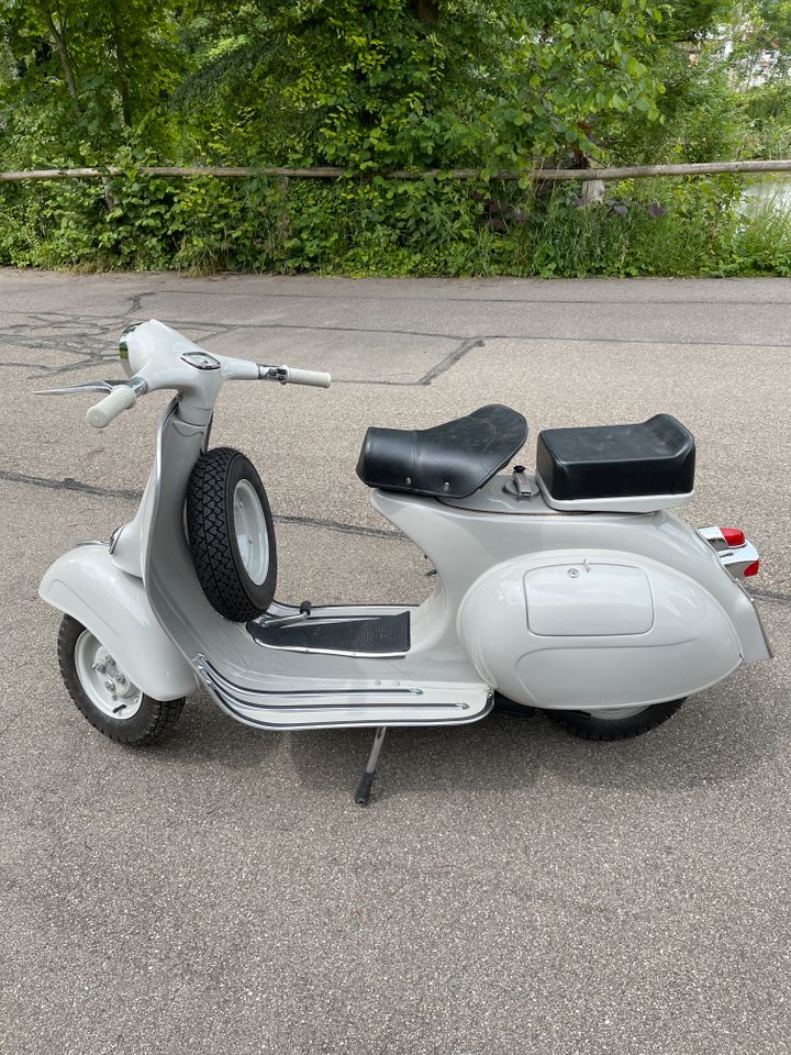 Schöne Vespa 125, grigio, Bj. 1964, voll restauriert in Sigmaringen