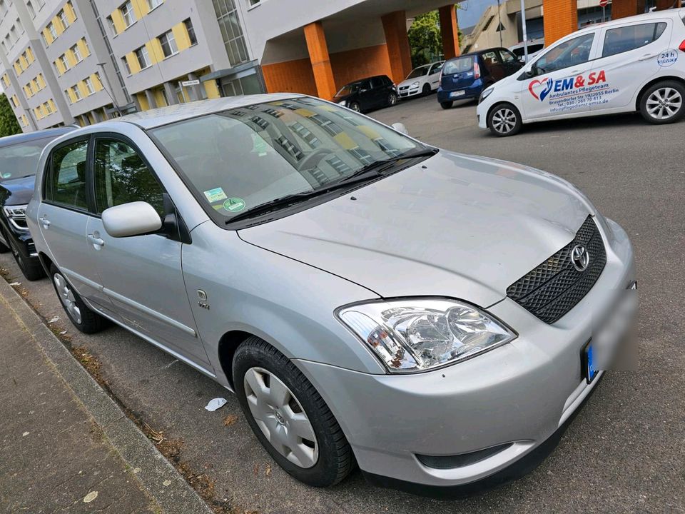 Toyota Corolla 1.6 mit 110 PS und 4-Türer in Berlin