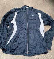 ### Nike Regenjacke hinten mit duracell Hase Größe M ### Niedersachsen - Wolfsburg Vorschau