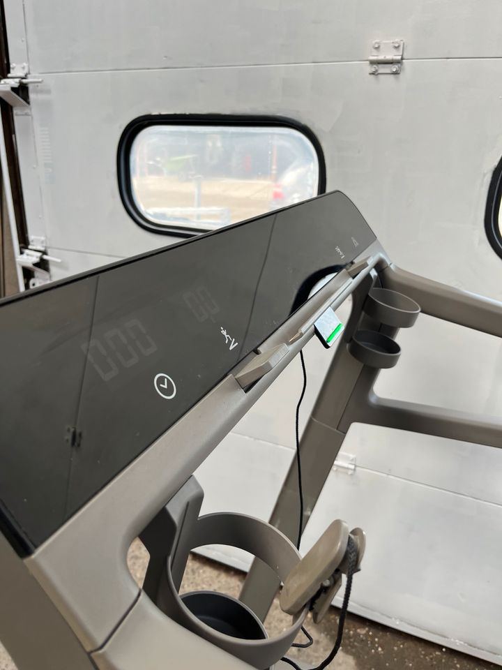 Technoygym Myrun Laufband/ Treadmill/ Hometrainer in Bocholt