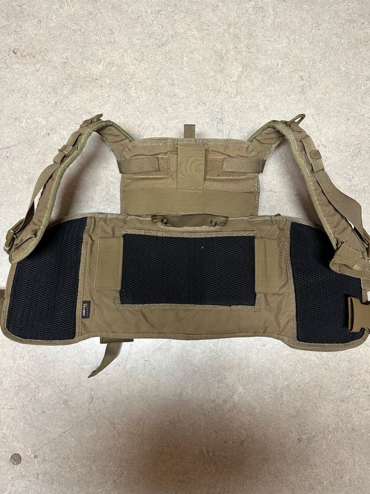 Tasmanian Tiger Chest Rig mit Zubehör in Apolda