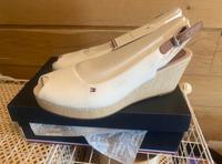 Tommy Hilfiger cremeweisse Peeptoe Gr. 42/ Neu Bayern - Waldkraiburg Vorschau