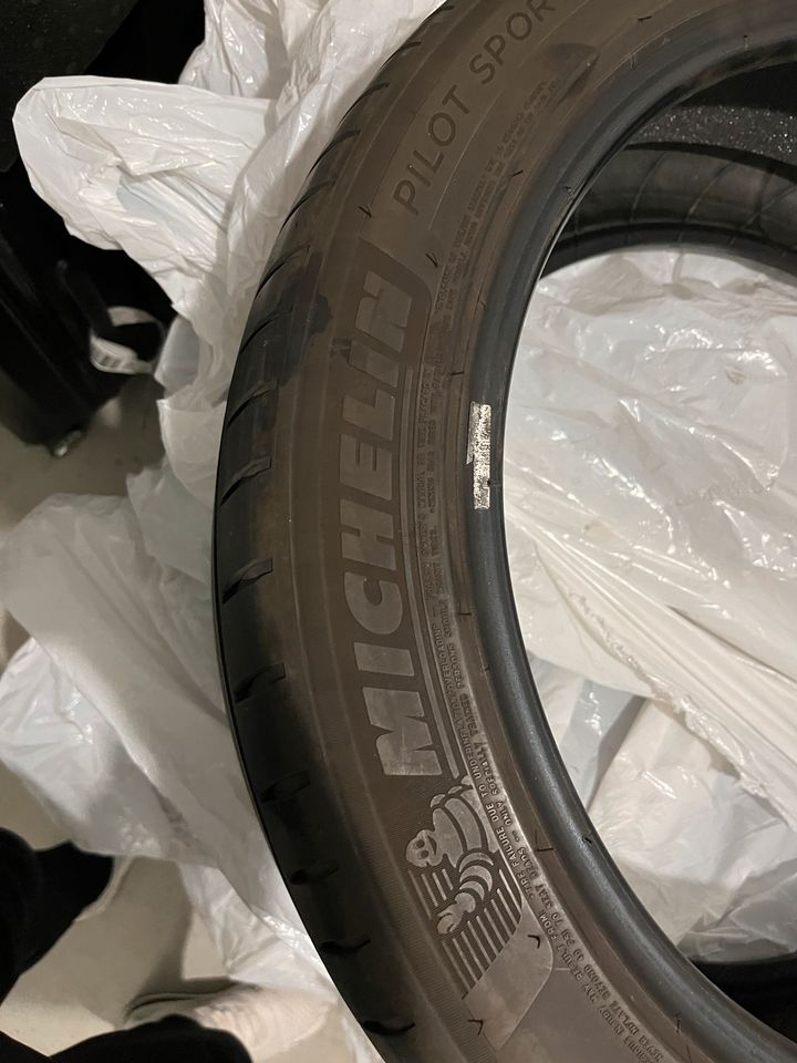 4x Sommerreifen Michelin 245/45 R19 (ohne Felge) in Essen