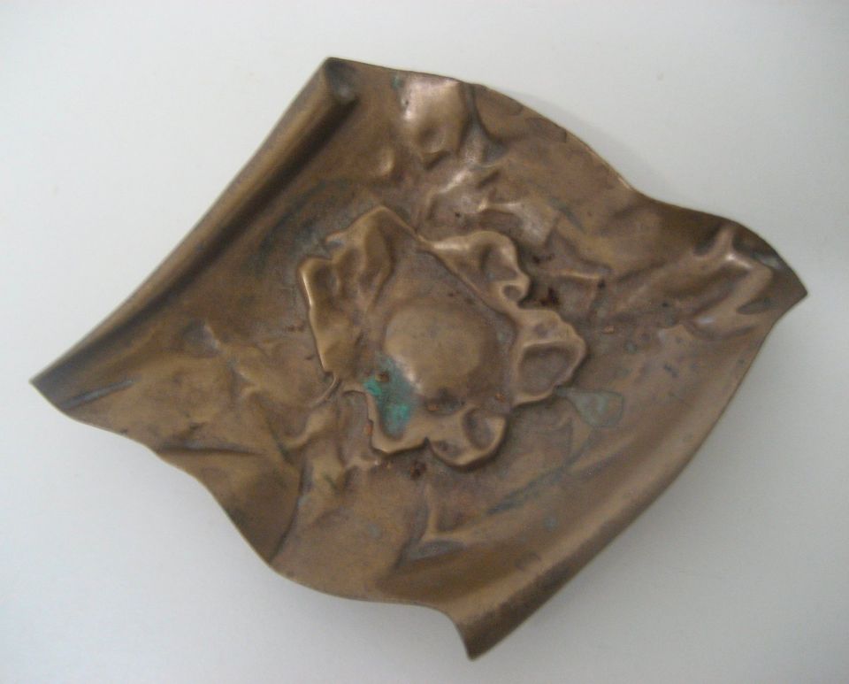 Antiker Bronze-Aschenbecher in Niederneisen
